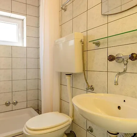 Apartamento 1 Bedroom Gorgeous In Povljana