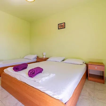 1 Bedroom Gorgeous In Daire